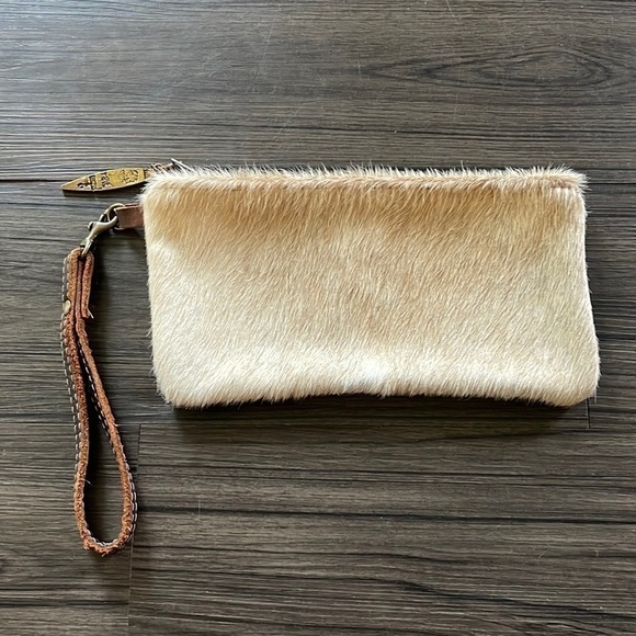 NWOT Golden Kodiak Cowhide Leather Wristlet Handbag by Canoe - Picture 1 of 9